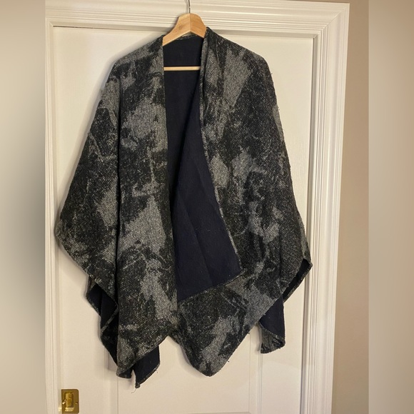 LOLË Shawl | O/S - Picture 2 of 5